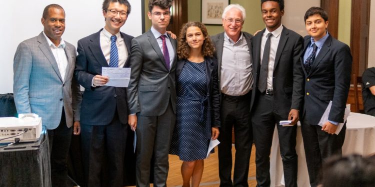 Наш ученик в топ 5 на Лятната школа на Масачузетския технологичен университет