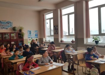 Уроците – присъствено  в малките училища