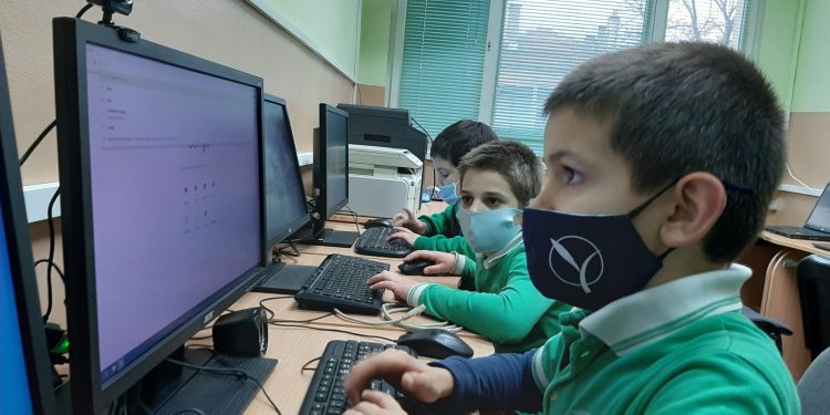 Център за познание и извънкласно образование