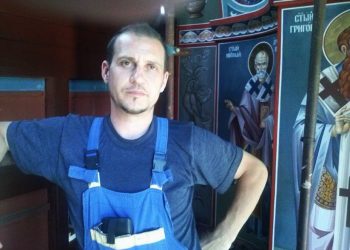 Зограф преподава тайните  на иконописта