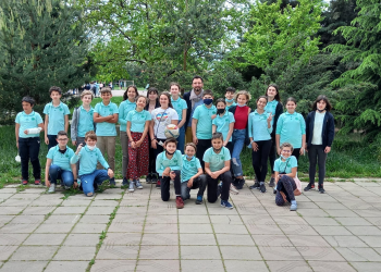 Между Херкулес  и Хитър Петър