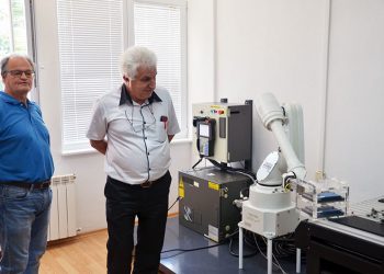 Дарение за университетска библиотека