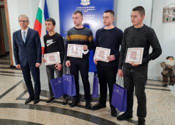 Разказ за голямата битка и „малките“ стимули