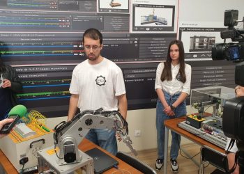 Как се управлява самолет в час