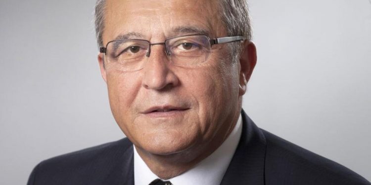 Образованието остава над политиката