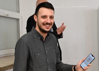 Издадоха първото  е-уверение за студенти