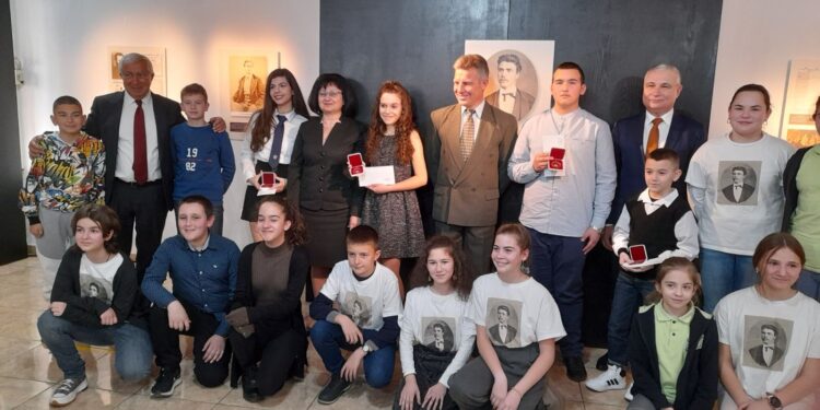 Слова на почит към Апостола