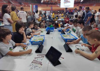 Соларен панел за училищна раница