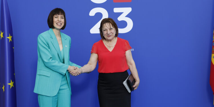 България залага на научната дипломация