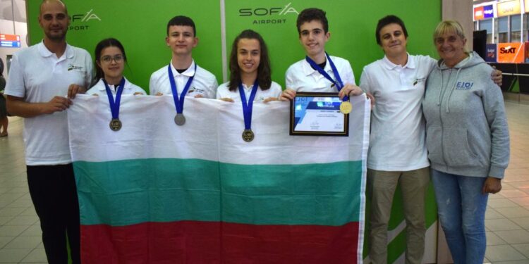 Пълен комплект медали по информатика