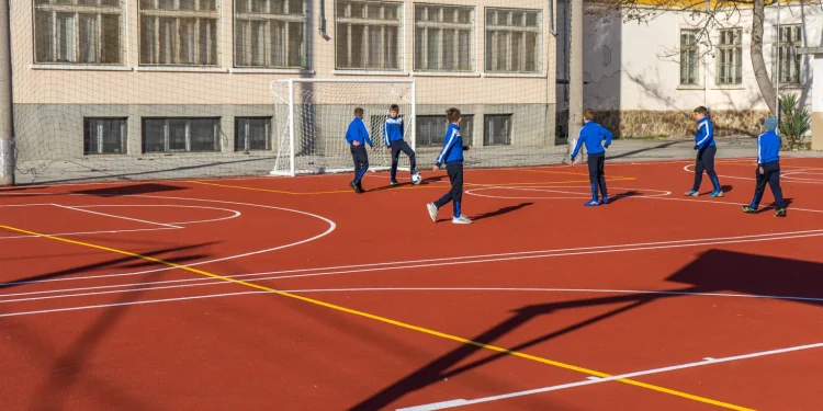 Нови спортни площадки в 132 училища