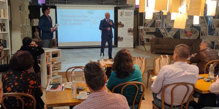 Дигитални трансформации на образованието