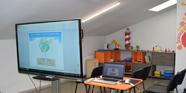 Над 17 000 педагози на обучение за „Дигитална раница“