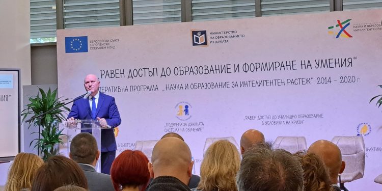 Над 330 000 деца с подкрепа за равен достъп до образование и умения