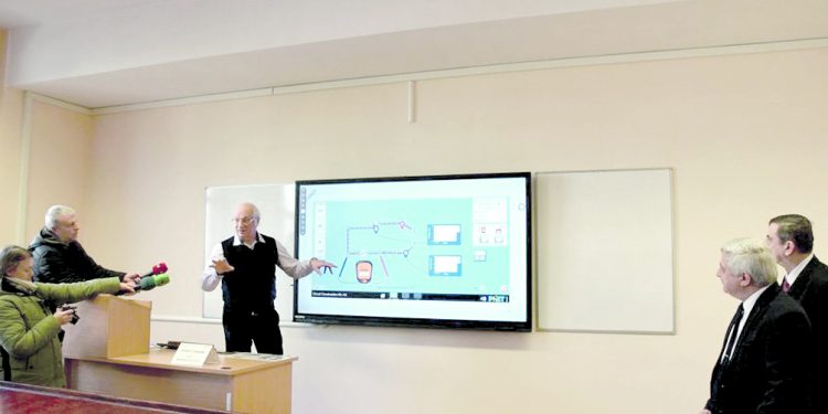 Модерни интерактивни дисплеи в русенската Алма матер