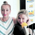 Снимка на Елена и Цвети от радио FRESH