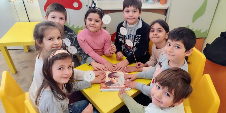 Снимка на броя: Малчугани се учат да контролират емоциите си