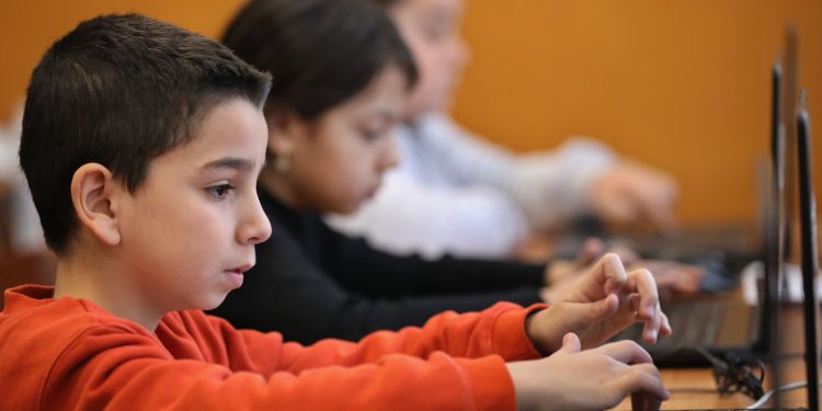 Екипът на 94. СУ работи активно, за да даде шанс на децата от столичния кв. „Христо Ботев“