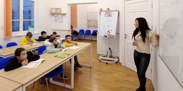 700 деца в София ще учат в маломерни паралелки