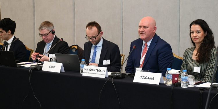 За първи път България домакинства среща на експертната мрежа за индикатори в образованието на ОИСР