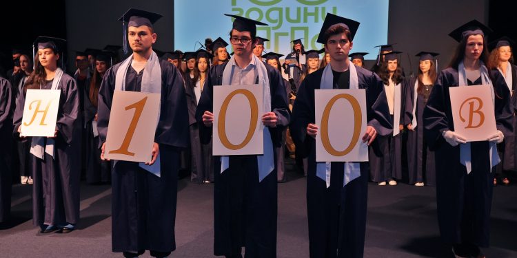 Националната професионална гимназия по полиграфия и фотография стана на 100