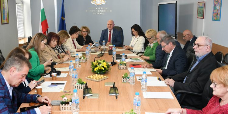 1429 професионални и 945 профилирани паралелки в план-приема след VII клас за учебната 2024/2025 г.