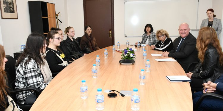 Хърватски студенти по българистика на гости в МОН