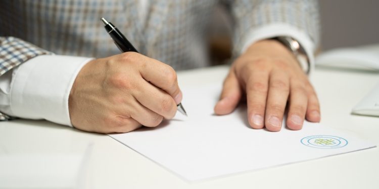 Постоянен или срочен трудов договор: Кой е по-добър за вас?