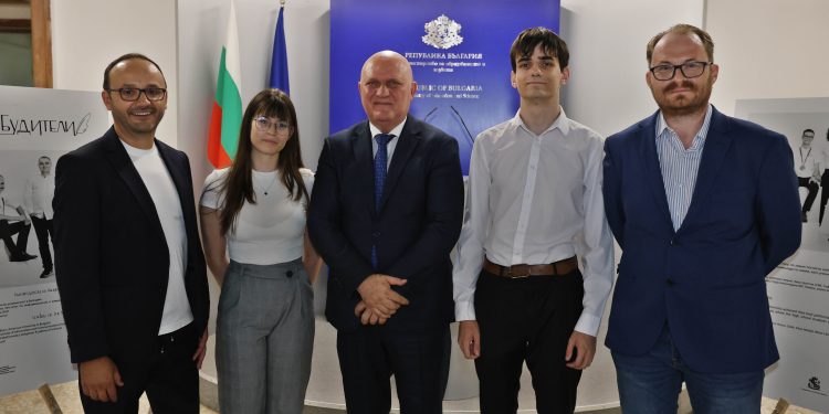 Фоторазкази за олимпийците по природни науки вдъхновяват ученици