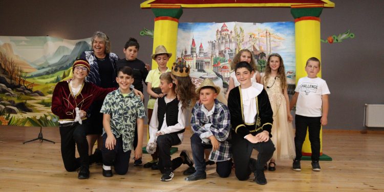 Повече от 70 000 ученици са участвали през изминалата учебна година в занимания по интереси, финансирани от Министерството на образованието и науката