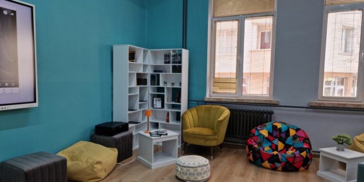 Стимулират ученето с нови класни стаи в 426 училища