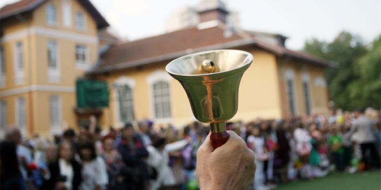 Над 1000 полицейски екипа пазят първия учебен ден