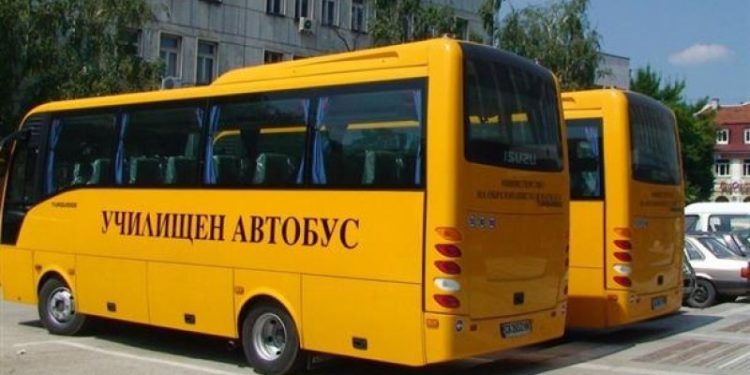 Всички училищни автобуси са проверени преди началото на новата учебна година