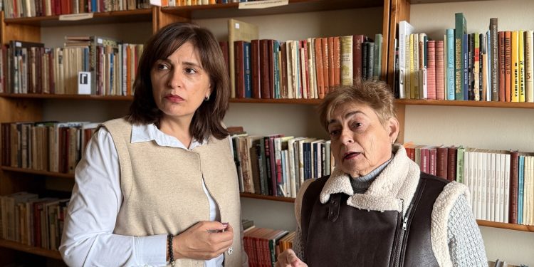 Отварят библиотеката в школото  в Прага за всички българи