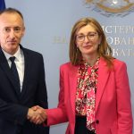 Министърът на образованието и науката Красимир Вълчев разговаря с европейския комисар за стартиращи предприятия, научни изследвания и иновации Екатерина Захариева