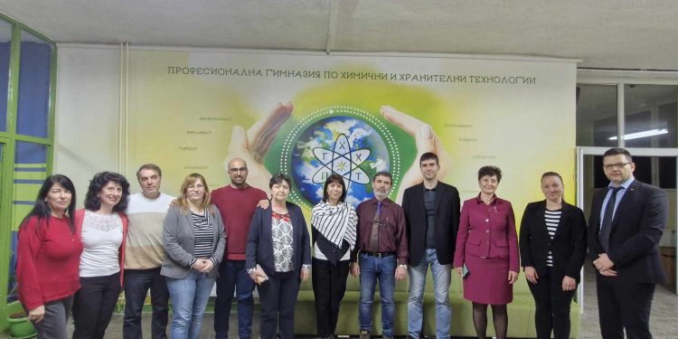 109 ученици премериха знания на Националната олимпиада по химия