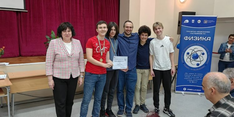 Млади физици мерят знания на национално състезание