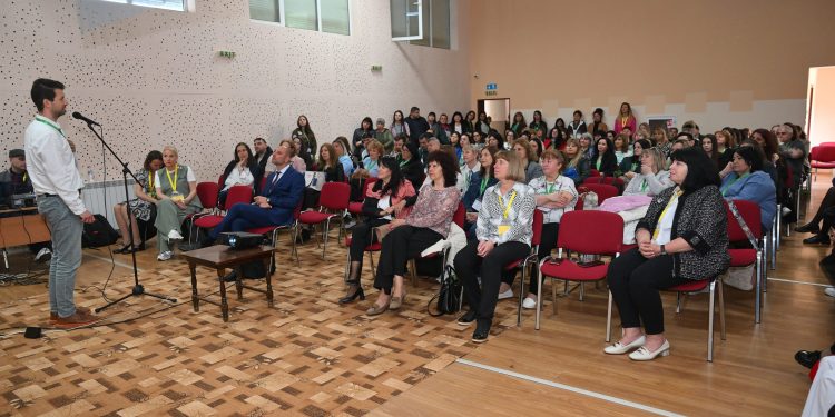 Над 200 директори, заместник-директори, учители и експерти в областта на образованието обменяха във Вършец иновативни практики и идеи за подобряване качеството на учебния процес