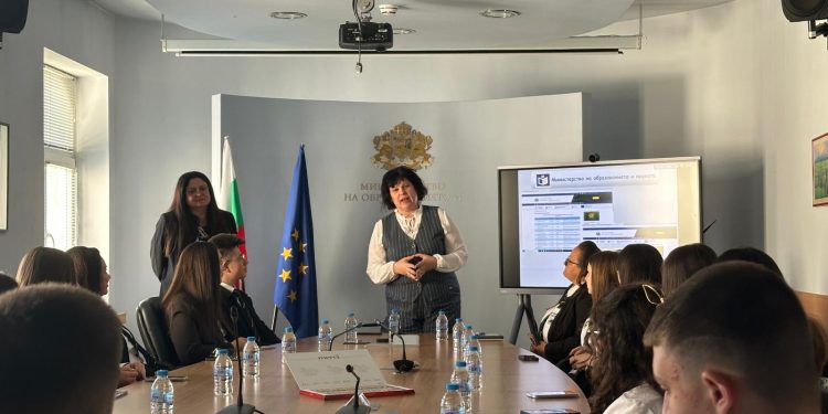 Ученици от Търговище влязоха в ролята на зам.-министри на образованието