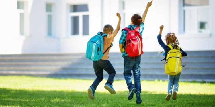 МОН предлага 12 дни почивка за учениците по Коледа през новата учебна година