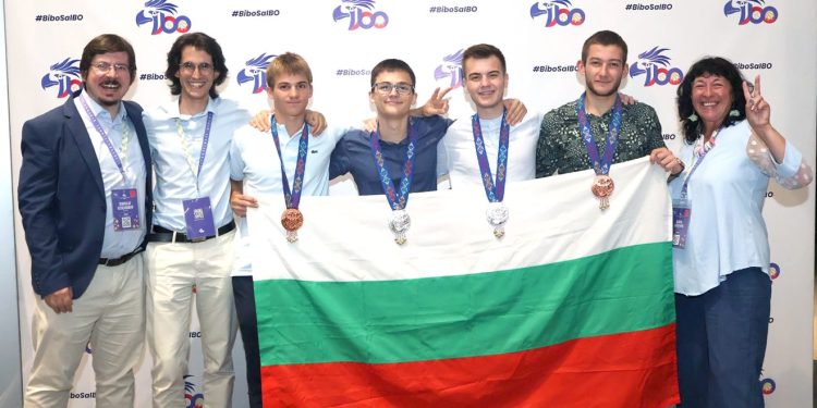 Четири медала за България от Международната олимпиада по биология