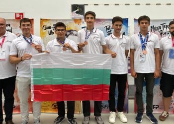 България спечели четири медала от Международната олимпиада по физика в Париж