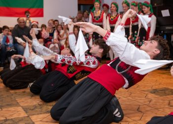 БУ „Дора Габе“ в Мюнхен с благотворителна инициатива „Лична коледна кутия“