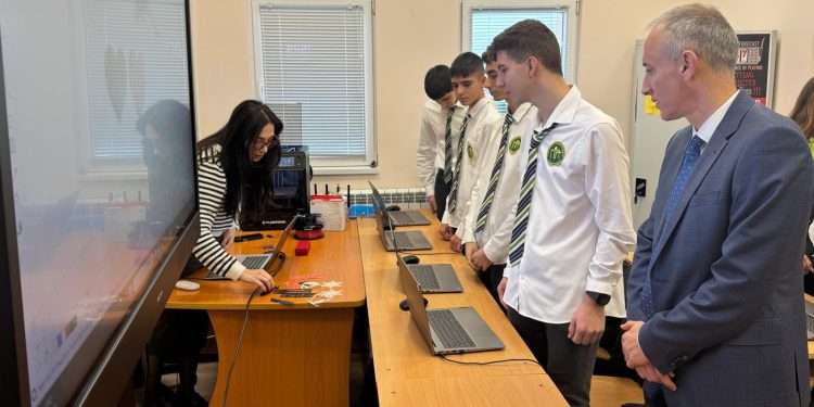 Два нови училищни STEM центъра и обновено студентско общежитие отварят врати във Велико Търново