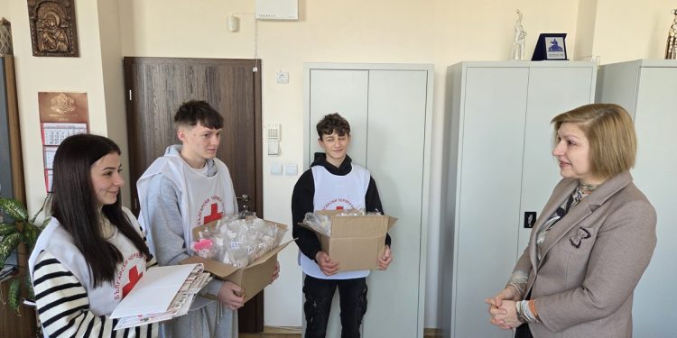 Кампания „Мартеничка с кауза“ на БЧК в помощ на деца в риск