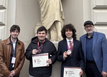Златен и сребърен медал от Международната олимпиада по философия